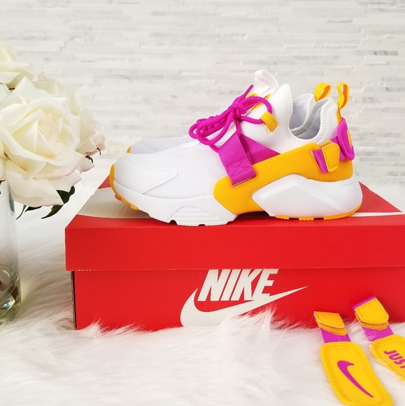 New W NIKE Air Huarache City Sneakers - Picture 2 of 6